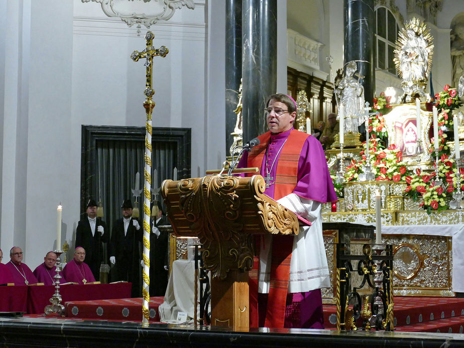 Abschlussvesper der Bischofskonferenz mit Austeilung des Bonifatiussegens (Foto: Karl-Franz Thiede)